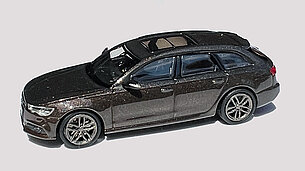 Audi A6 Avant von Minichamps